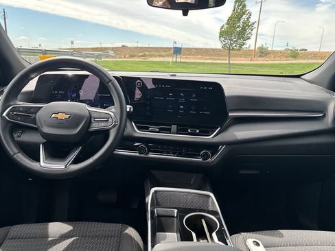 Used 2025 Chevrolet Equinox LT AWD/4WD image 12