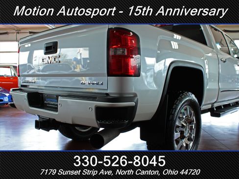 Used 2019 GMC Sierra 2500 Denali w/ Duramax Plus Package AWD/4WD image 10