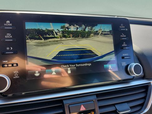 Used 2020 Honda Accord EX image 36