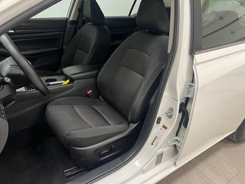 Used 2025 Nissan Altima 2.5 SV image 21