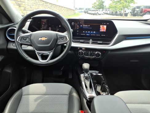 Used 2024 Chevrolet Trax LT w/ Driver Confidence Package FWD image 33