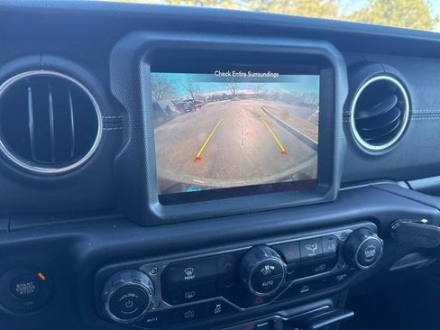 Used 2022 Jeep Wrangler Unlimited Sahara image 24