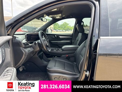 Used 2025 Buick Enclave Preferred AWD/4WD image 17