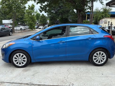 Used 2017 Hyundai Elantra GT FWD image 8