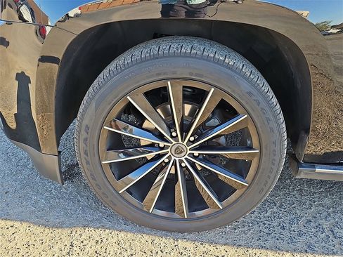 Used 2018 GMC Yukon Denali w/ Denali Ultimate Package image 13