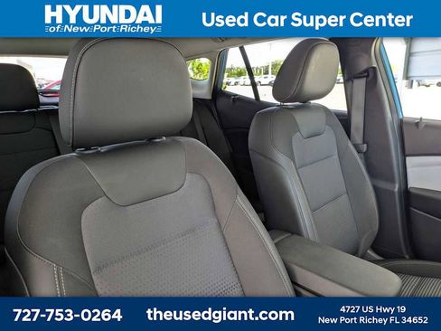 Used 2025 Chevrolet Trax LT FWD image 6