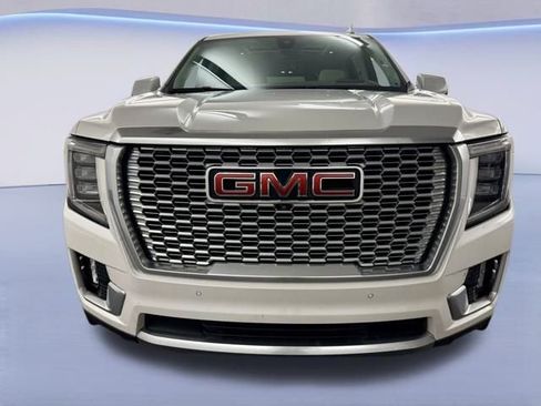 Used 2021 GMC Yukon Denali w/ Denali Premium Package image 3
