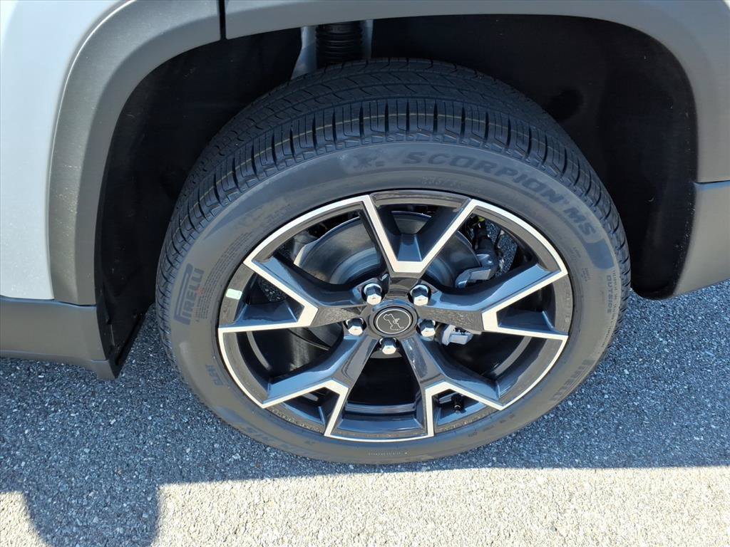 New 2026 Jeep Cherokee Overland w/ Trailer Tow Group AWD/4WD image 8