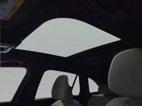 New 2026 Mercedes-Benz GLC 350e GLC 350e image 33