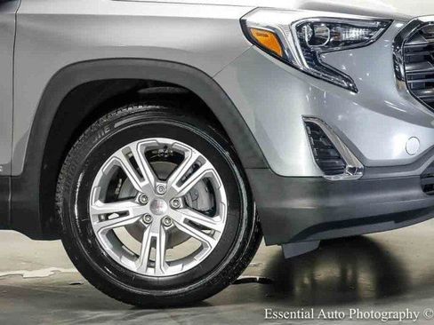 Used 2020 GMC Terrain SLE w/ Driver Convenience Package AWD/4WD image 3