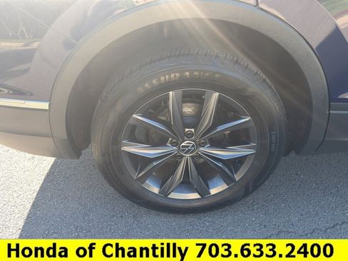 Used 2022 Volkswagen Tiguan SE AWD/4WD image 32