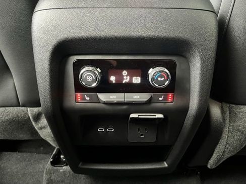 Used 2024 Chevrolet Traverse RS image 19