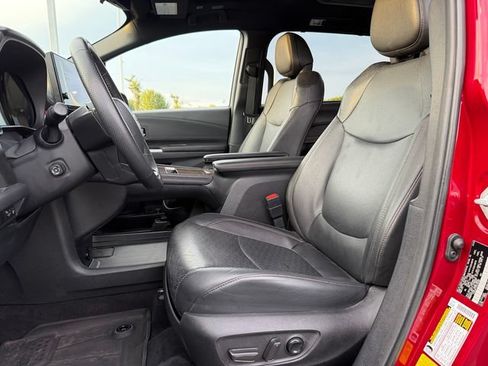 Certified 2025 Toyota Sienna Platinum AWD/4WD image 14