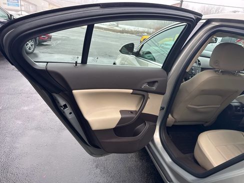 Used 2011 Buick Regal CXL image 18