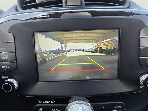 Used 2018 Kia Soul ! image 21