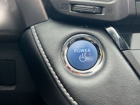 Used 2017 Toyota RAV4 Limited image 30