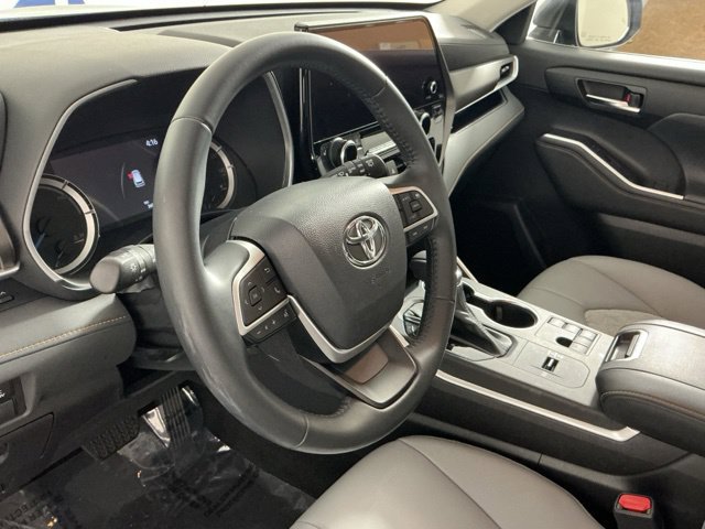 Used 2023 Toyota Highlander Bronze Edition AWD/4WD image 35