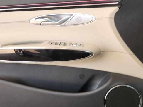 New 2026 Genesis GV70 2.5T AWD/4WD image 18
