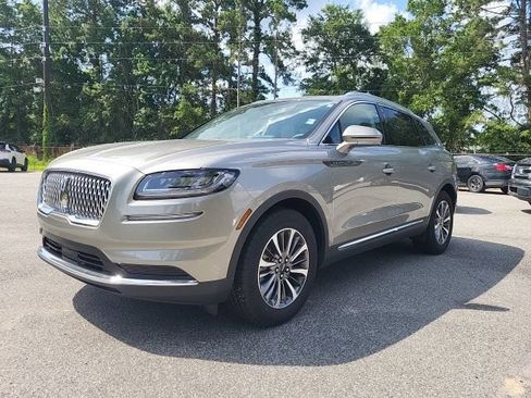 Used 2023 Lincoln Nautilus FWD w/ Premium Package image 4