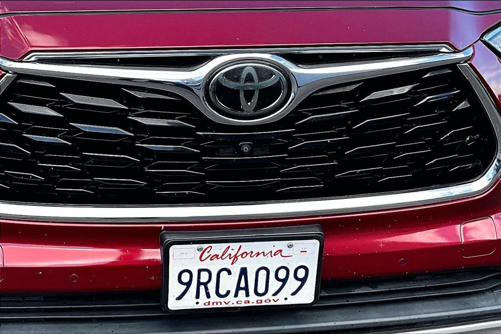Used 2020 Toyota Highlander Platinum FWD image 30