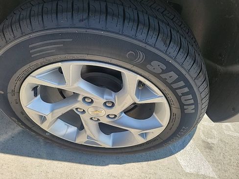 Used 2024 Chevrolet Trax LS w/ LS Convenience Package FWD image 9
