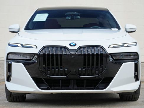Used 2023 BMW 740i RWD image 7