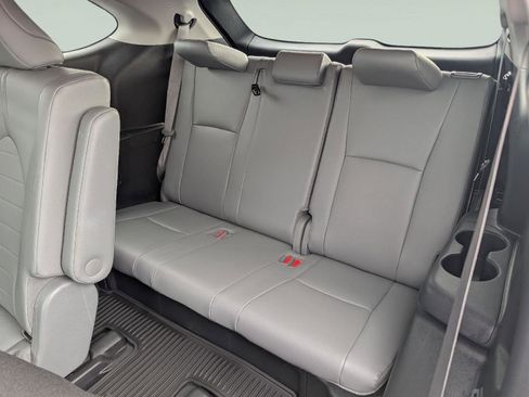 Used 2021 Toyota Highlander XLE image 22