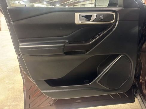 Used 2020 Ford Explorer XLT image 13