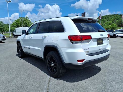 Used 2022 Jeep Grand Cherokee Laredo E w/ Security & Convenience Group AWD/4WD image 3