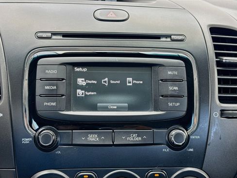 Used 2018 Kia Forte LX w/ LX Rear Camera Package FWD image 9