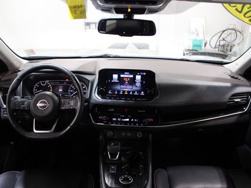 Used 2023 Nissan Rogue SL w/ SL Premium Package image 2