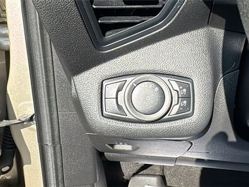 Certified 2018 Ford Escape SE w/ SE Sync 3 Package image 14