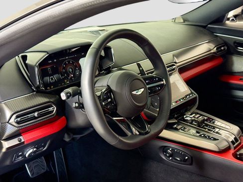 Used 2025 Aston Martin Vanquish RWD image 16