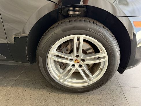 Certified 2023 Porsche Macan AWD/4WD image 13