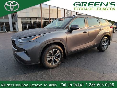 Certified 2023 Toyota Highlander XLE FWD image 1