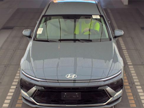 Used 2025 Hyundai Sonata SEL FWD image 2