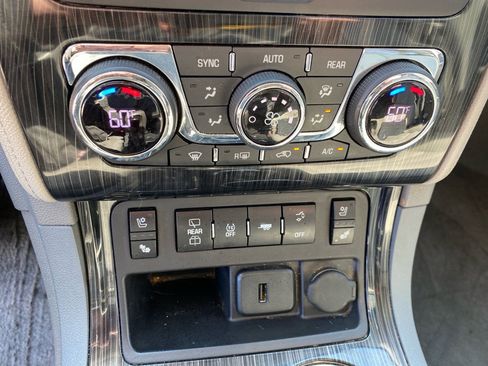 Used 2017 Chevrolet Traverse Premier image 17