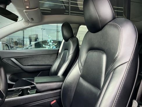 Used 2021 Tesla Model Y Long Range image 36