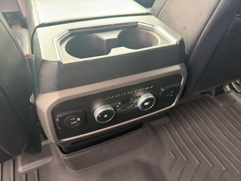 Used 2021 Ford Expedition XLT image 17