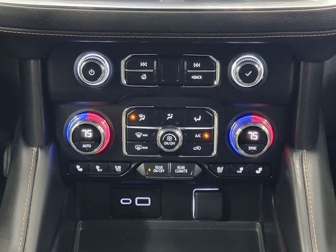 Used 2024 GMC Yukon AT4 image 11