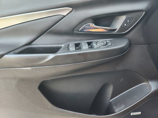 Used 2023 Chevrolet Bolt LT w/ Infotainment Package FWD image 26