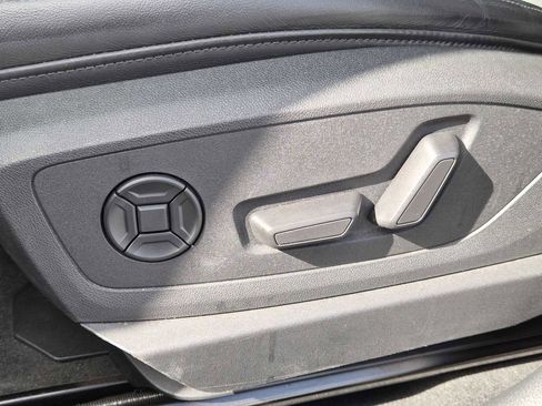 Used 2023 Audi e-tron Premium w/ Convenience Plus Package image 16