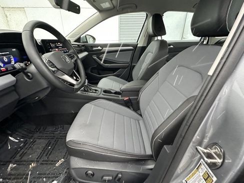 Certified 2025 Volkswagen Jetta SE image 21