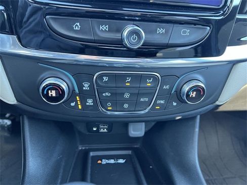 Certified 2023 Chevrolet Traverse LT w/ LT Premium Package image 17