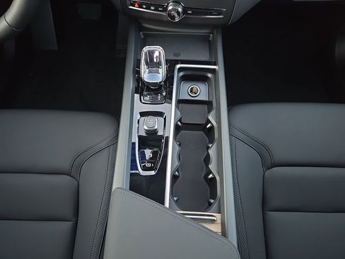 New 2026 Volvo XC60 B5 Core w/ Climate Package AWD/4WD image 18