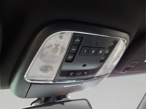 Used 2015 Jeep Grand Cherokee Overland w/ Advanced Technology Group AWD/4WD image 29