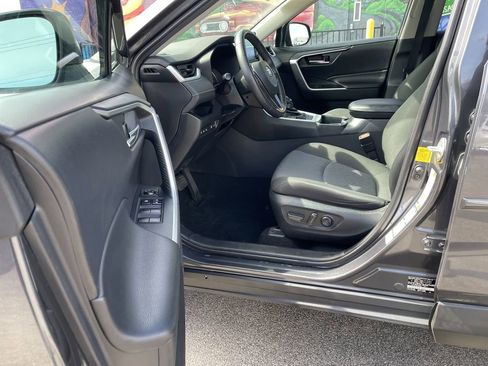 Used 2020 Toyota RAV4 XLE w/ Convenience Package image 14