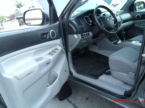 Used 2013 Toyota Tacoma PreRunner image 11