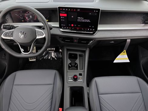 New 2026 Volkswagen Tiguan SE R-Line FWD image 14