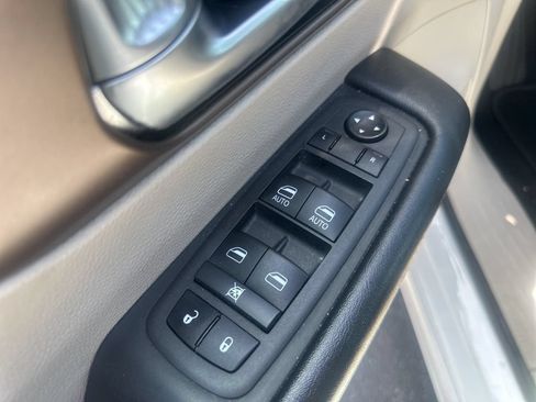Used 2022 Chrysler Voyager LX FWD image 31